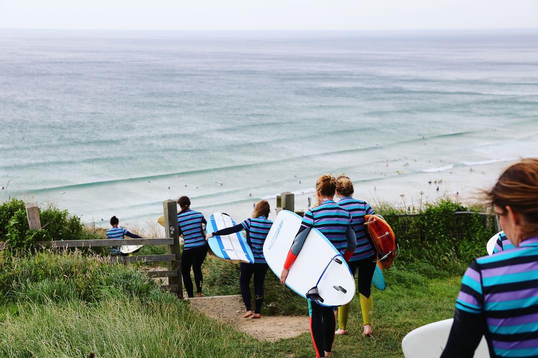 Surf Sistas bus to Cornwall